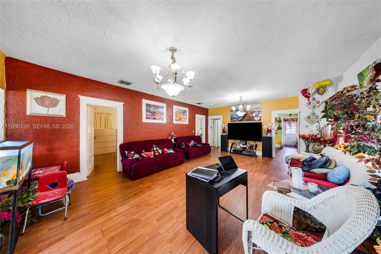 2600 SW 2nd St , Miami, FL 33135 Photo