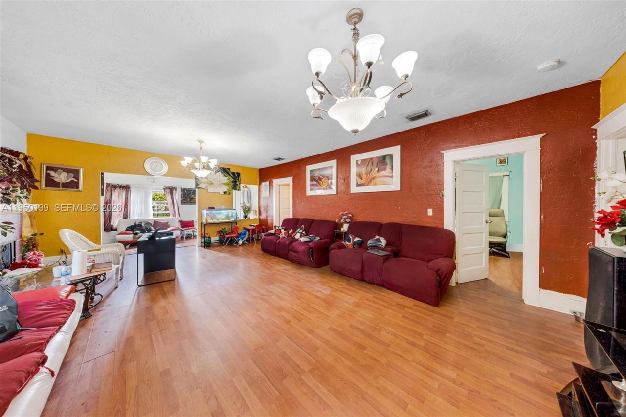 2600 SW 2nd St , Miami, FL 33135 Photo