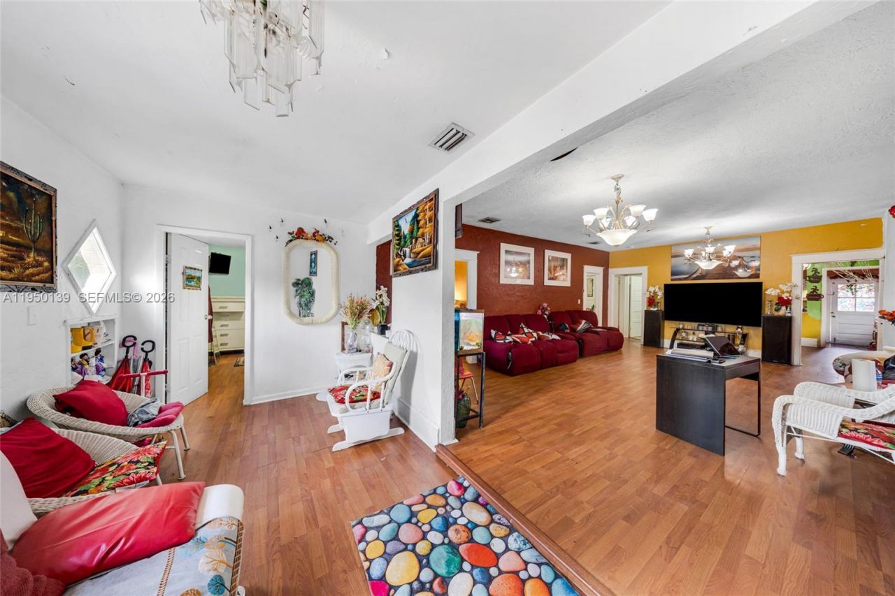 2600 SW 2nd St , Miami, FL 33135 Photo