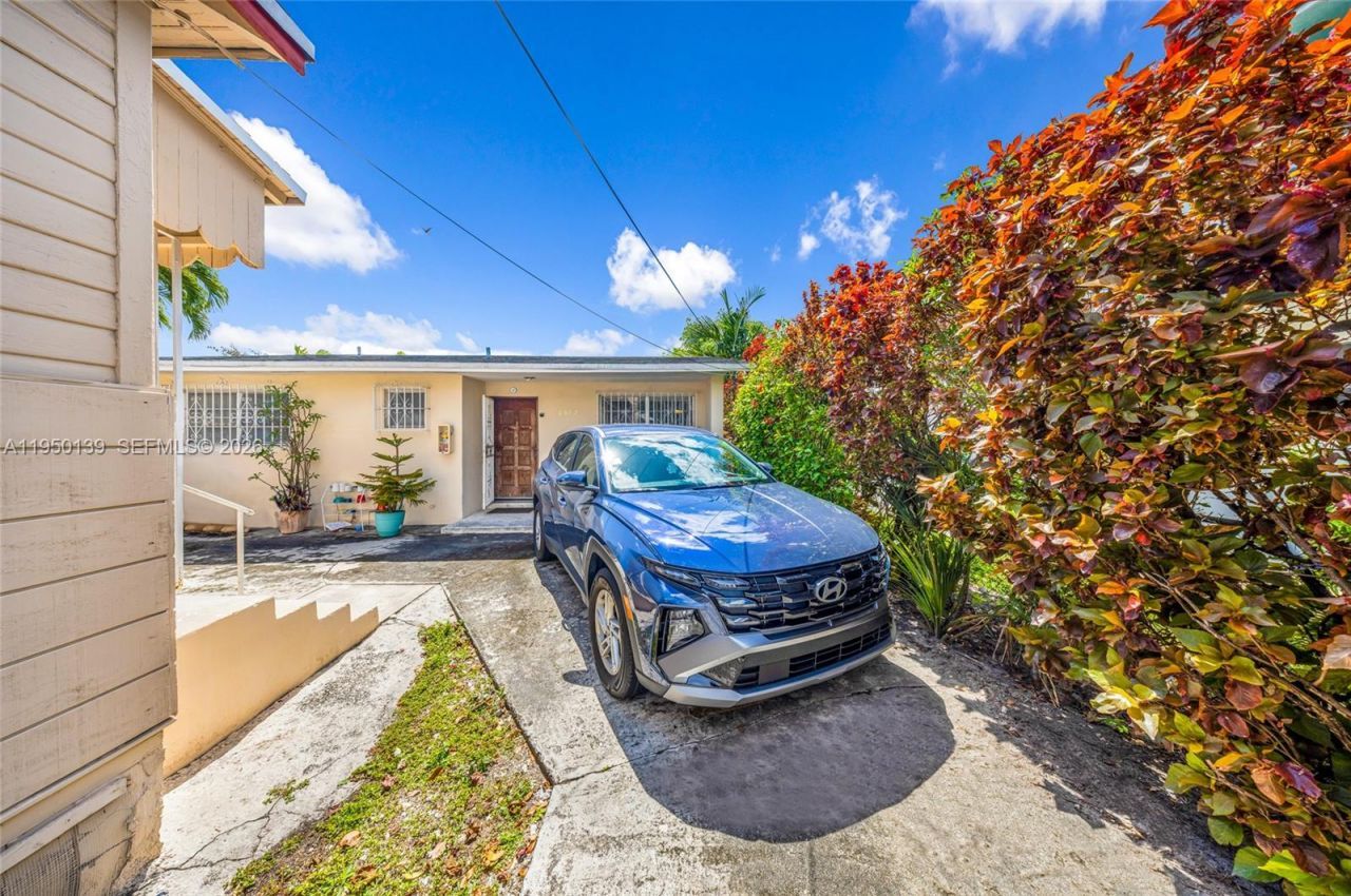 2600 SW 2nd St , Miami, FL 33135 Photo