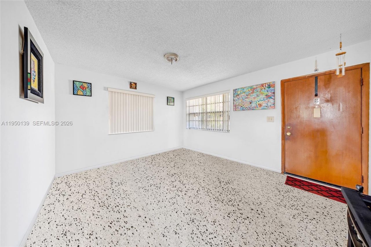 2600 SW 2nd St , Miami, FL 33135 Photo