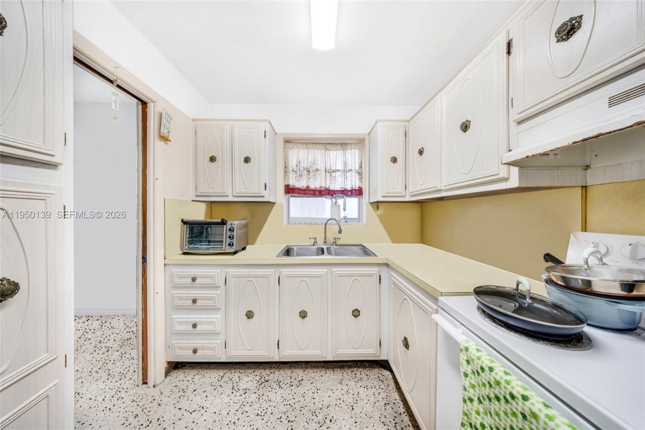 2600 SW 2nd St , Miami, FL 33135 Photo