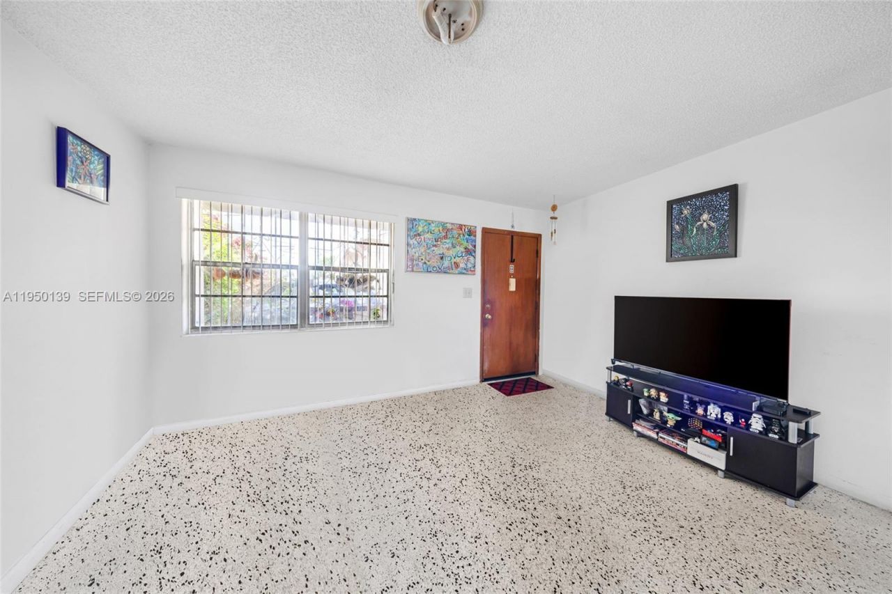 2600 SW 2nd St , Miami, FL 33135 Photo