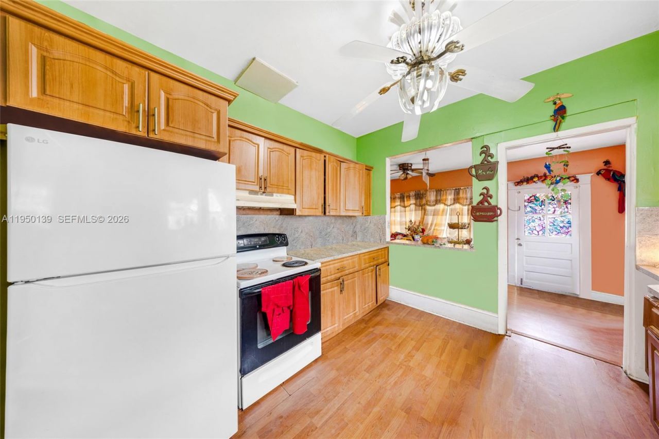 2600 SW 2nd St , Miami, FL 33135 Photo