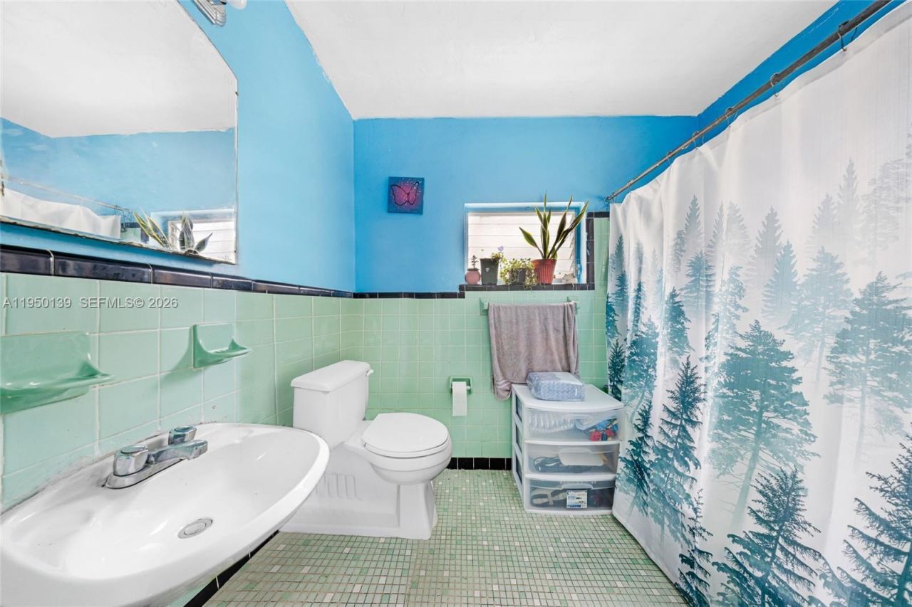 2600 SW 2nd St , Miami, FL 33135 Photo