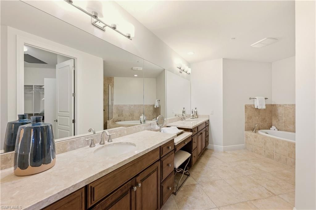 2555 Marquesa Royale Ln, Unit 1-302, Naples, FL 34109 Photo