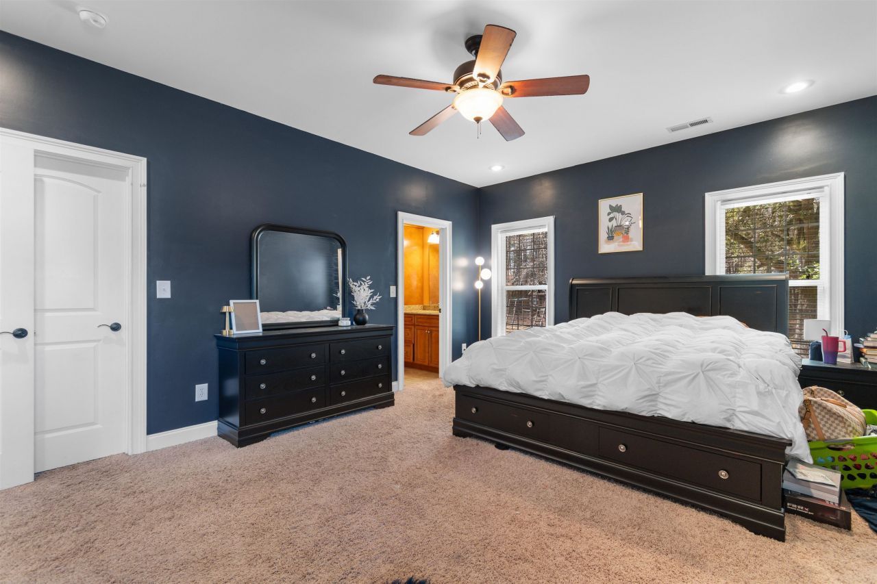 2347 Devine St. Photo 14