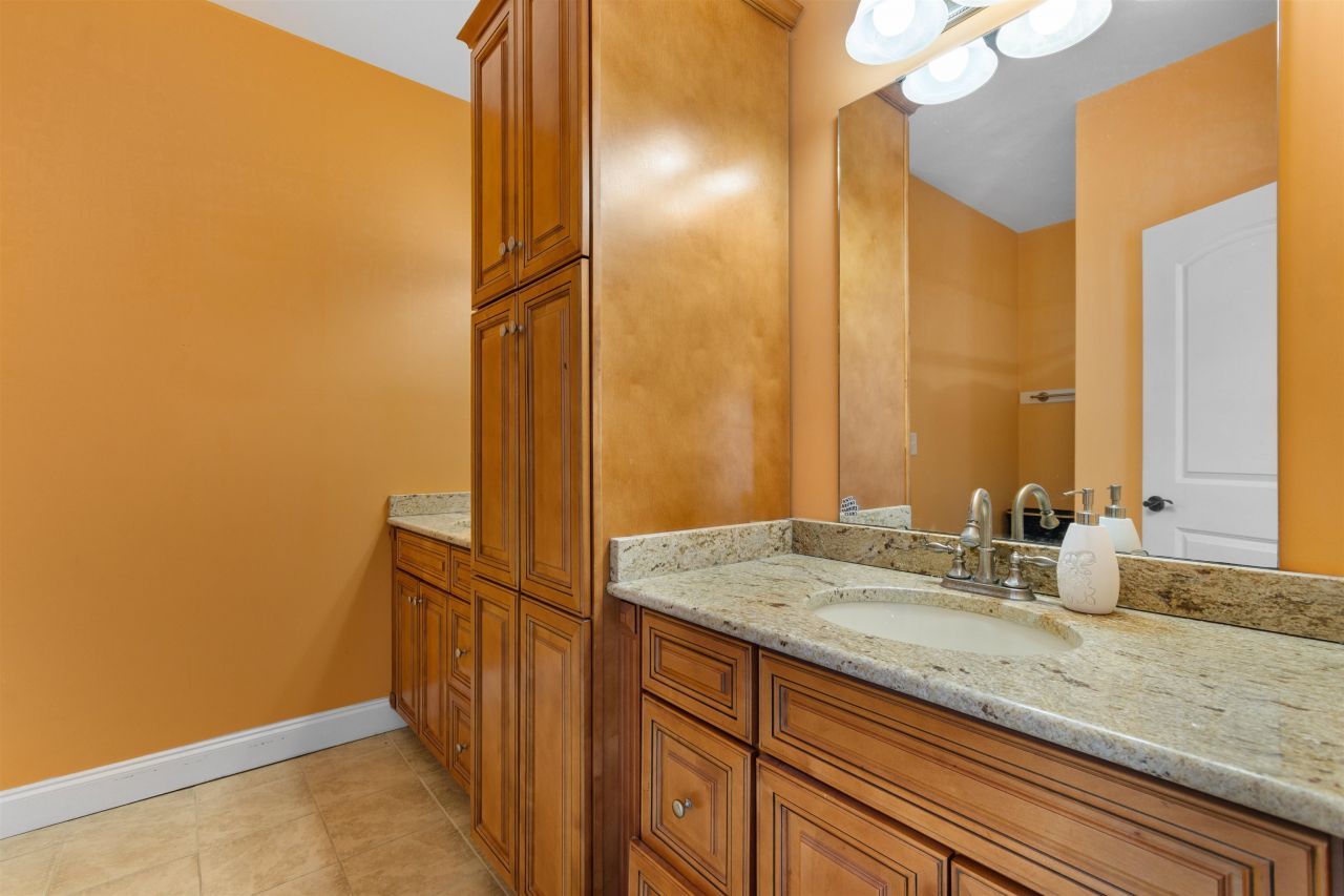 2347 Devine St. Photo 15