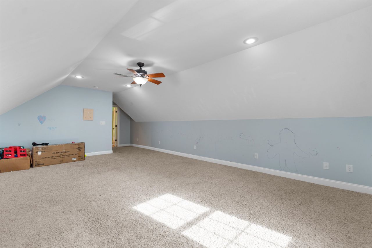 2347 Devine St. Photo 22