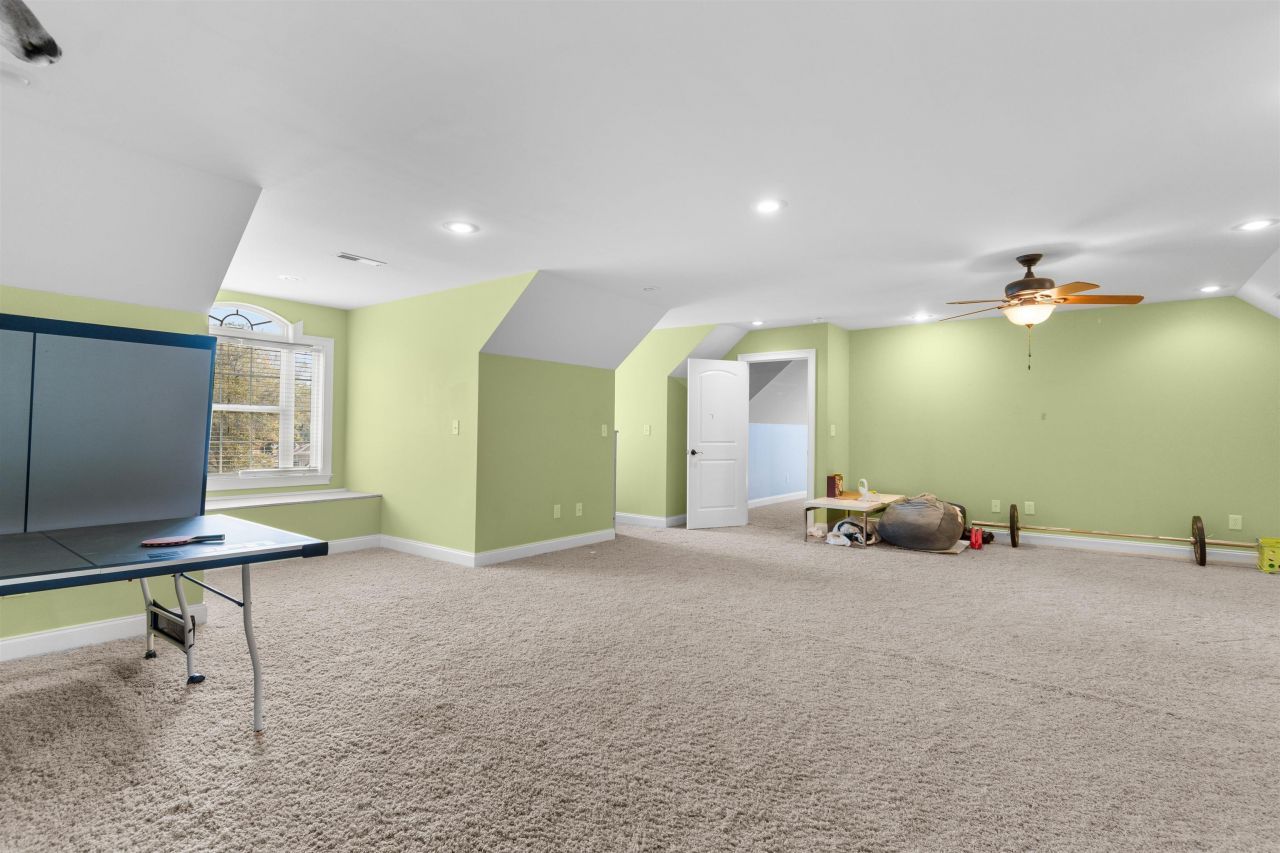 2347 Devine St. Photo 24