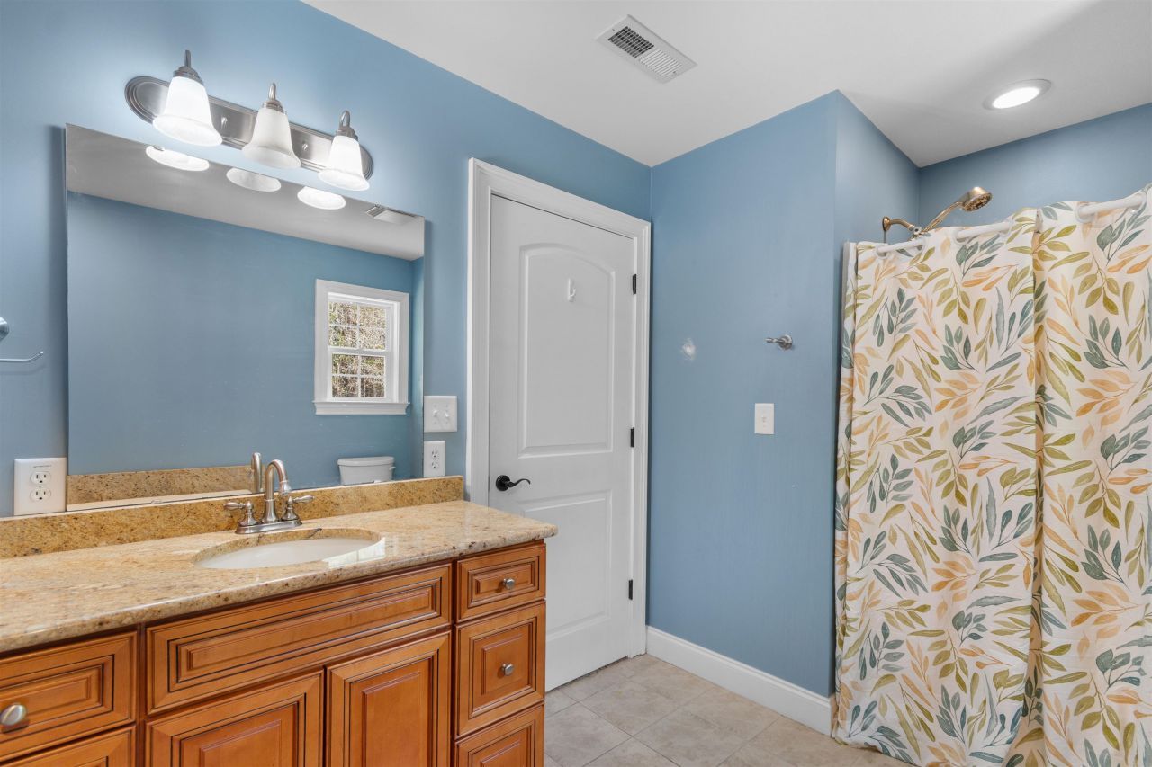 2347 Devine St. Photo 26