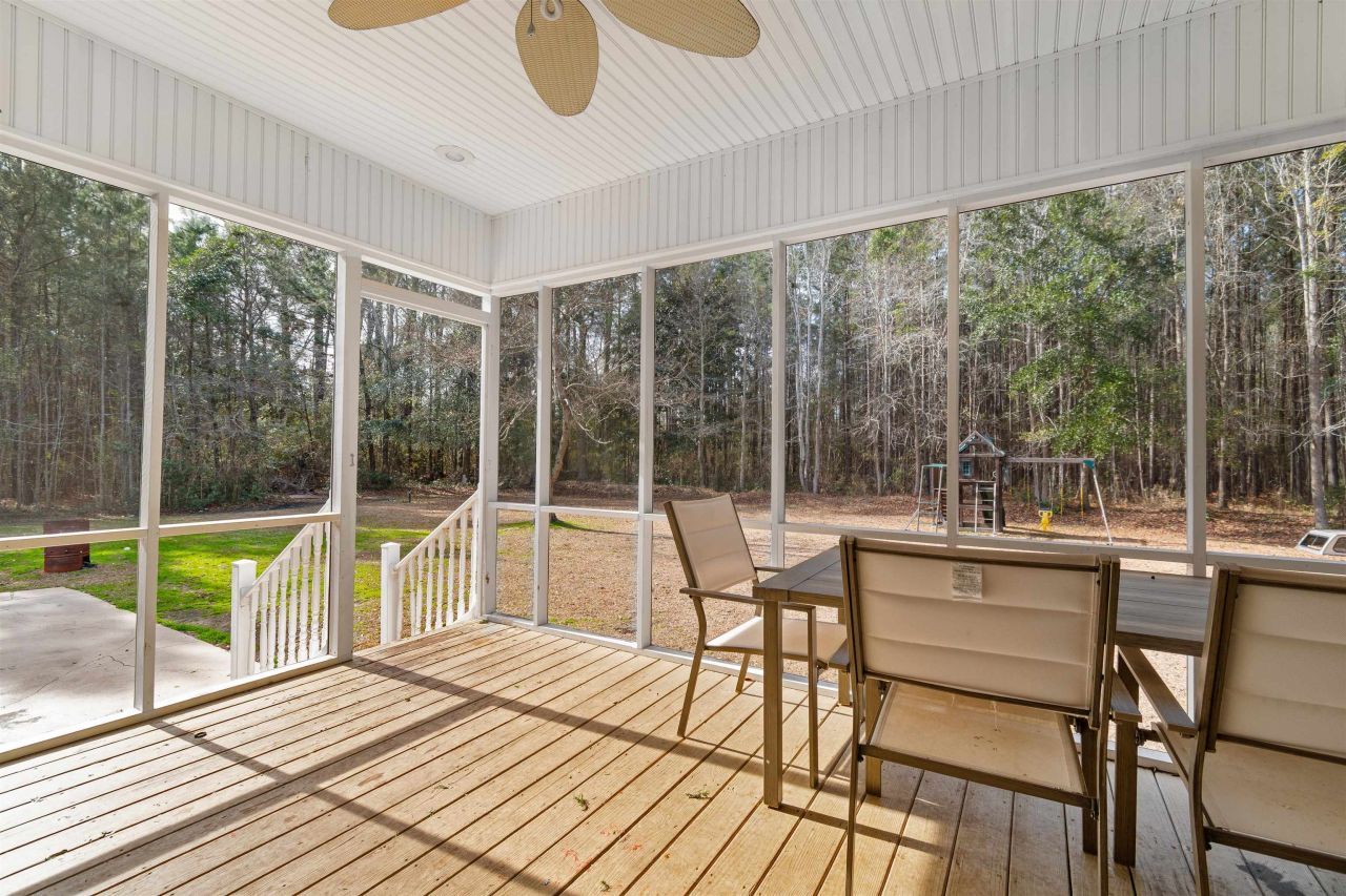 2347 Devine St. Photo 28