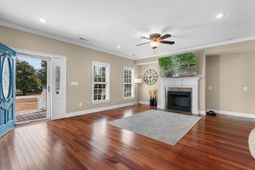 2347 Devine St. photo 4