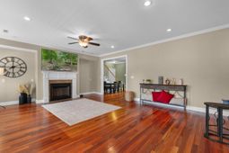 2347 Devine St. photo 4