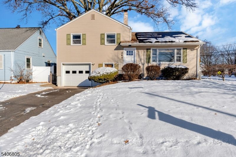 241 Cook Ave, Middlesex, NJ 08846 Main Photo