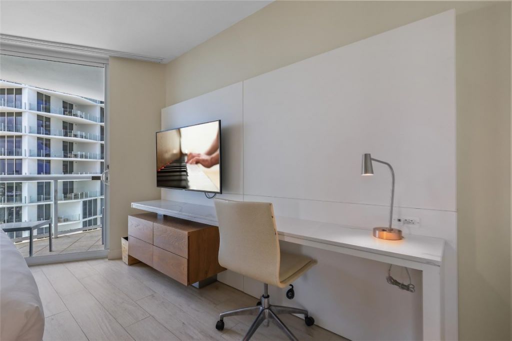 505 N Fort Lauderdale Bch Boulevard, Unit 1702, Fort Lauderdale, FL 33304 Photo