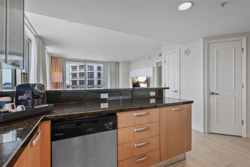 505 N Fort Lauderdale Bch Boulevard, Unit 1702, Fort Lauderdale, FL 33304 Photo