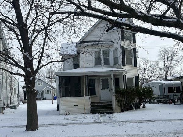 215 1st Ave NE , Oelwein, IA 50662