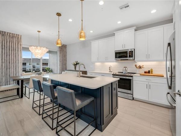 2609 Seychelles CIR, Unit 1607, NAPLES, FL 34112