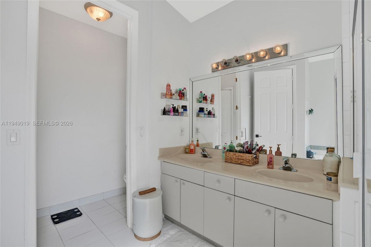 9046 SW 160th Ter, Palmetto Bay, FL 33157 Photo