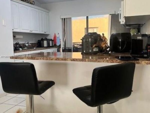 2815 W 76th St, Unit 202-17, Hialeah, FL 33018
