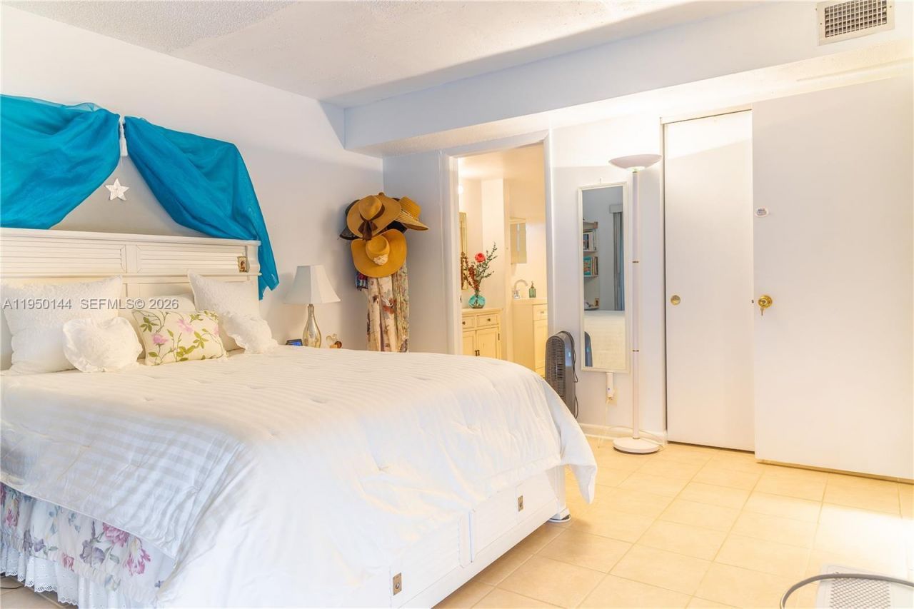 351 Cambridge Rd, Unit 107, Hollywood, FL 33024 Photo