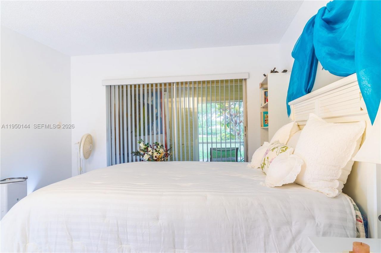 351 Cambridge Rd, Unit 107, Hollywood, FL 33024 Photo