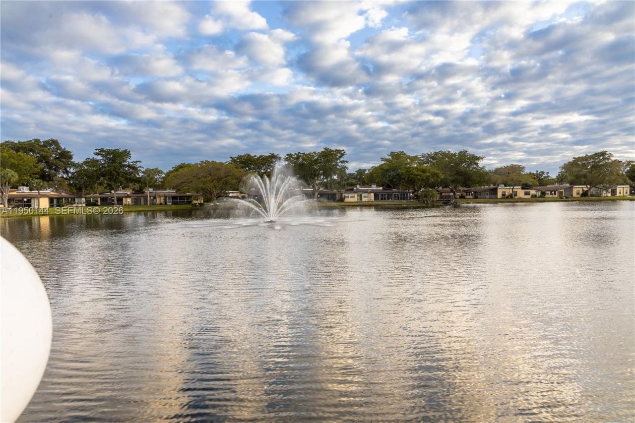 351 Cambridge Rd, Unit 107, Hollywood, FL 33024 Photo