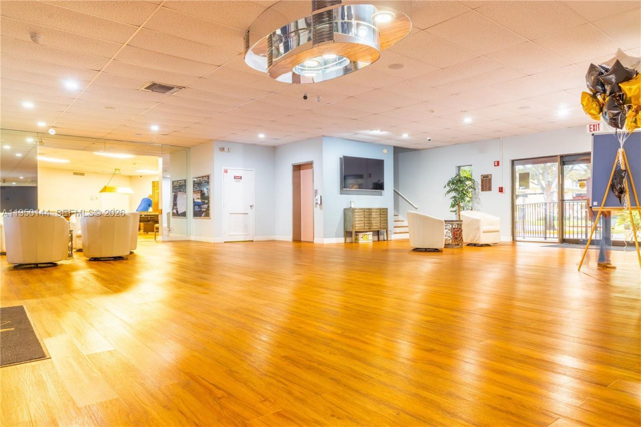 351 Cambridge Rd, Unit 107, Hollywood, FL 33024 Photo