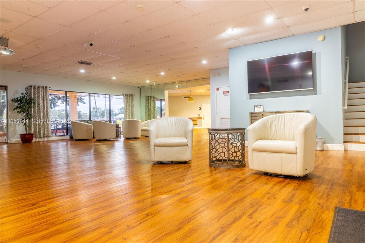 351 Cambridge Rd, Unit 107, Hollywood, FL 33024 Photo