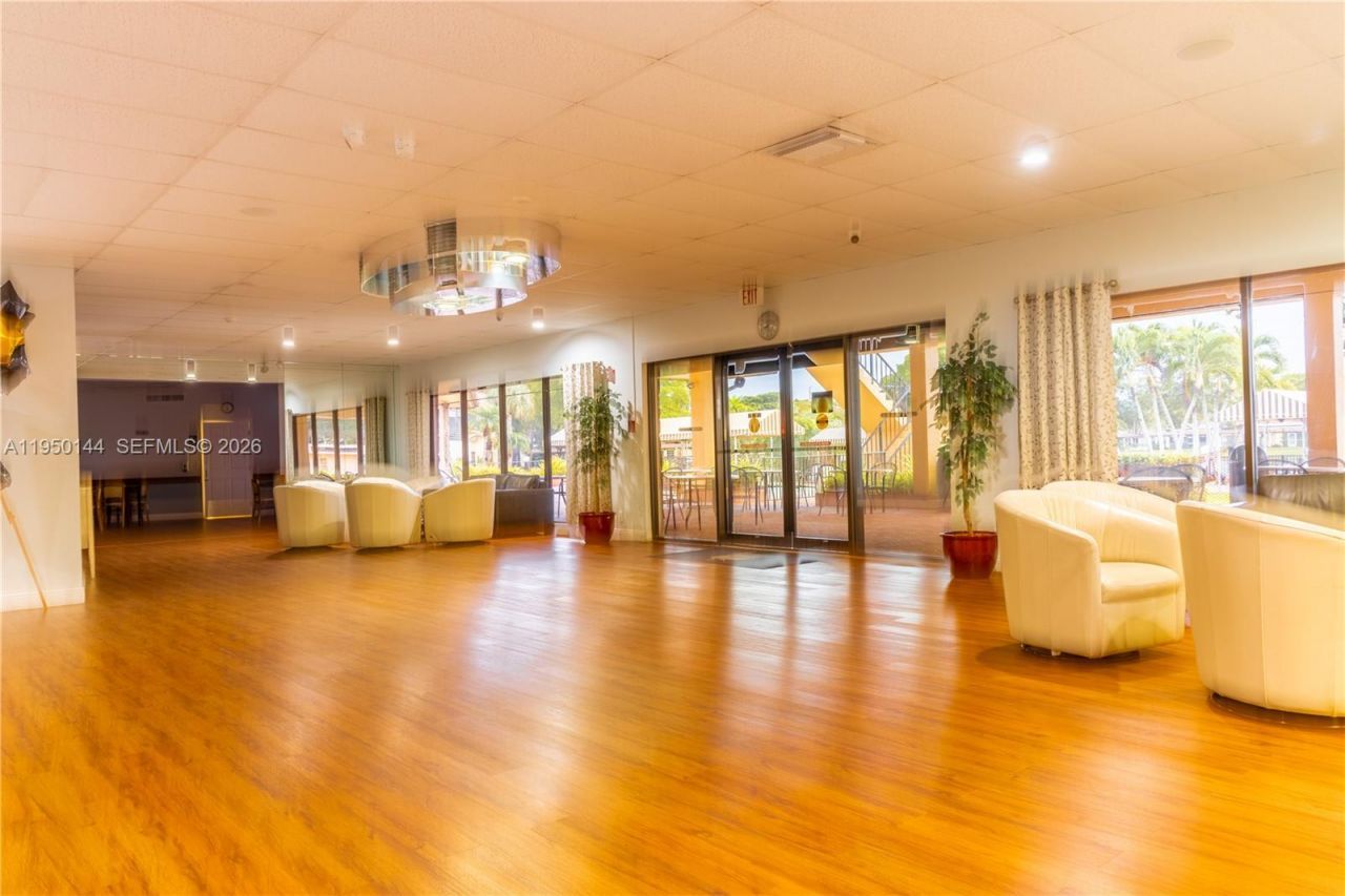 351 Cambridge Rd, Unit 107, Hollywood, FL 33024 Photo