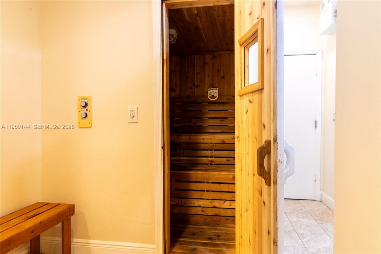 351 Cambridge Rd, Unit 107, Hollywood, FL 33024 Photo