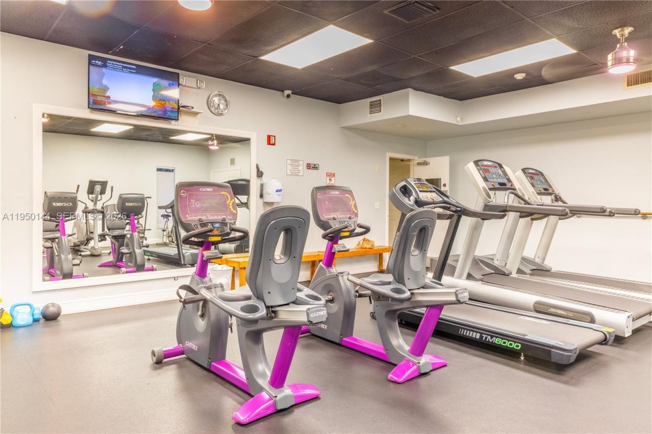 351 Cambridge Rd, Unit 107, Hollywood, FL 33024 Photo