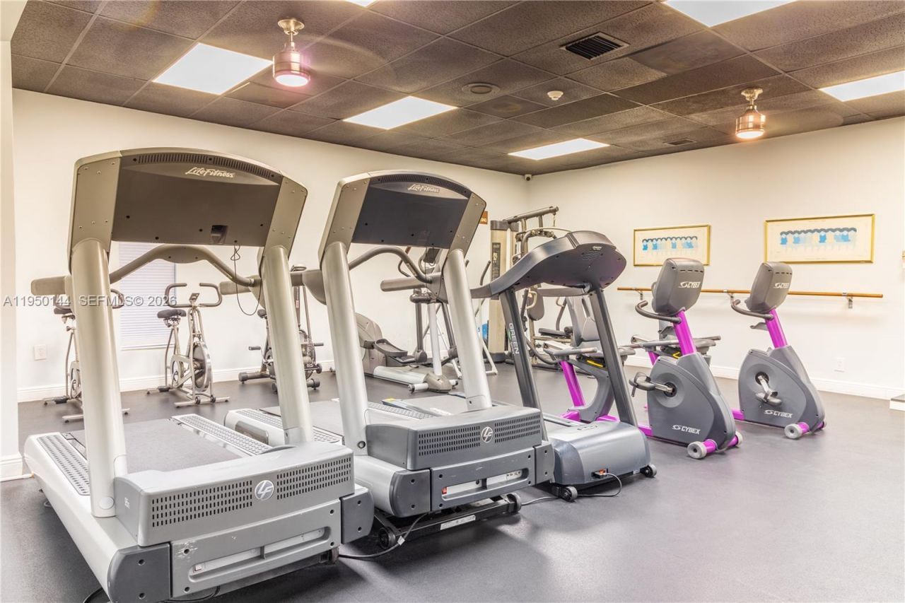 351 Cambridge Rd, Unit 107, Hollywood, FL 33024 Photo