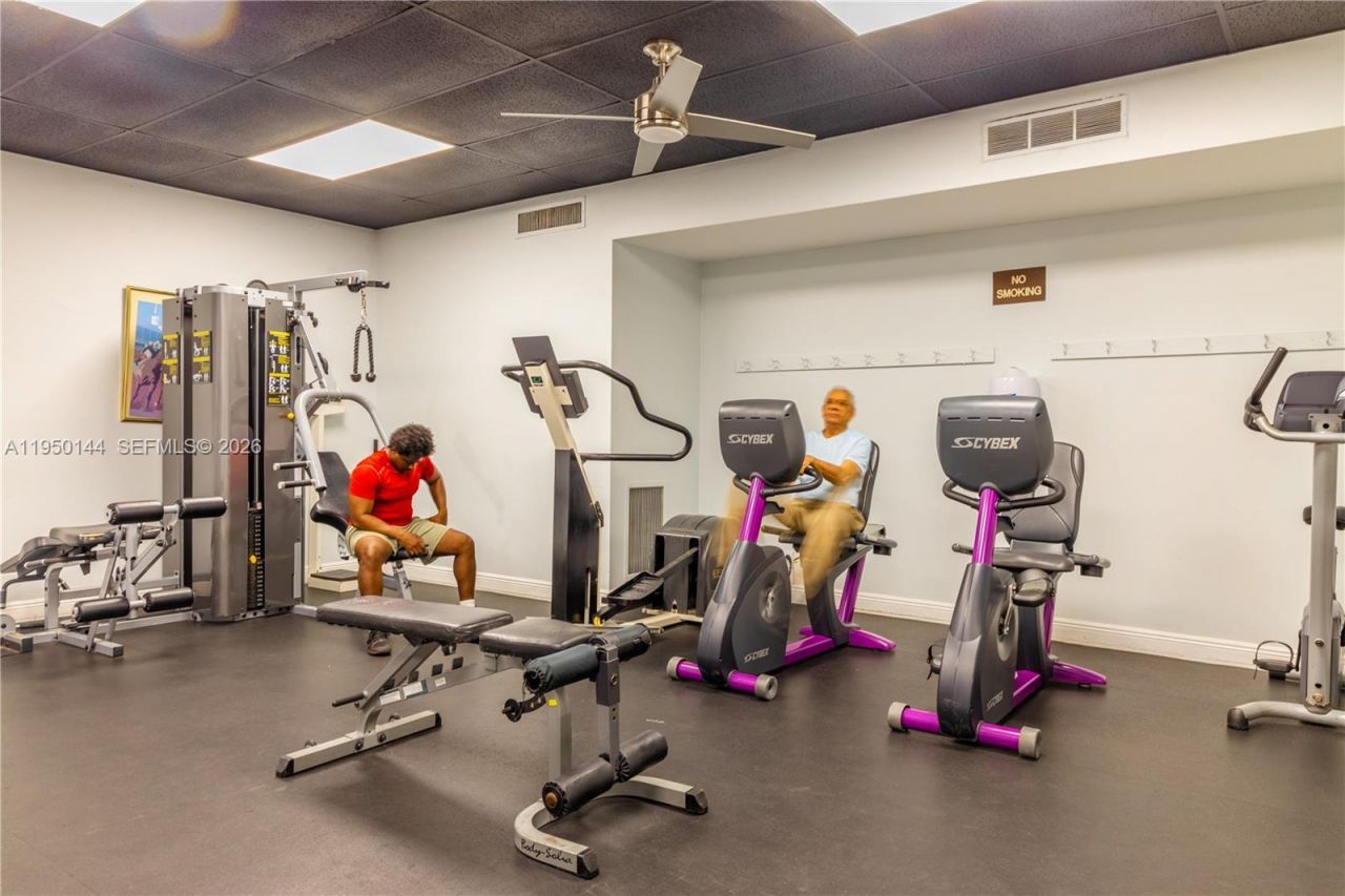 351 Cambridge Rd, Unit 107, Hollywood, FL 33024 Photo