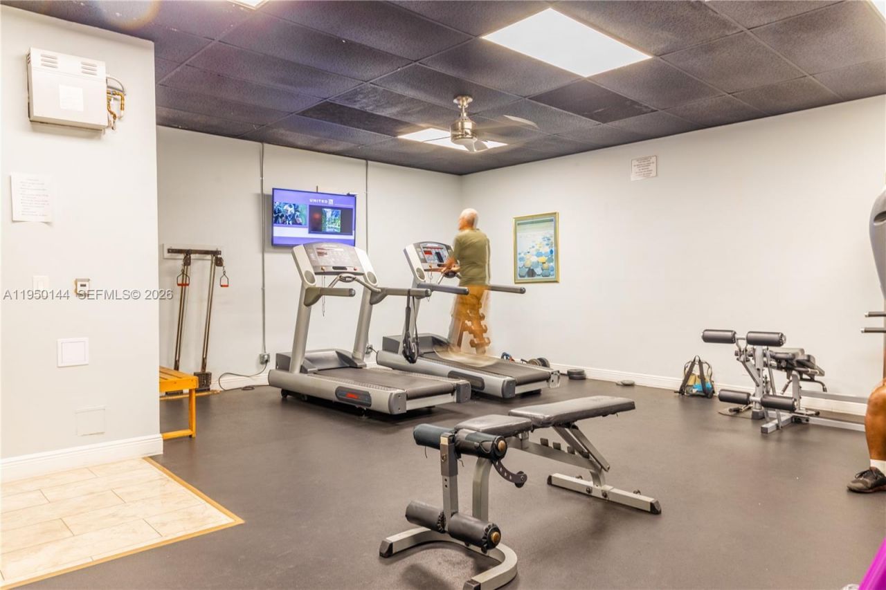 351 Cambridge Rd, Unit 107, Hollywood, FL 33024 Photo