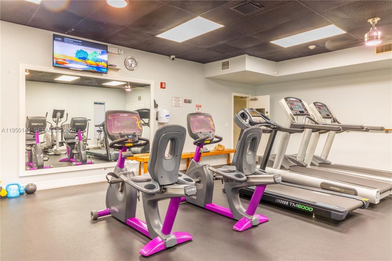 351 Cambridge Rd, Unit 107, Hollywood, FL 33024 Photo