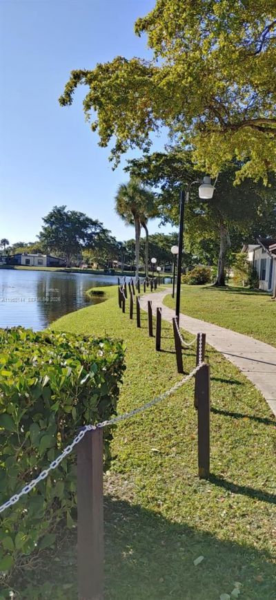 351 Cambridge Rd, Unit 107, Hollywood, FL 33024 Photo