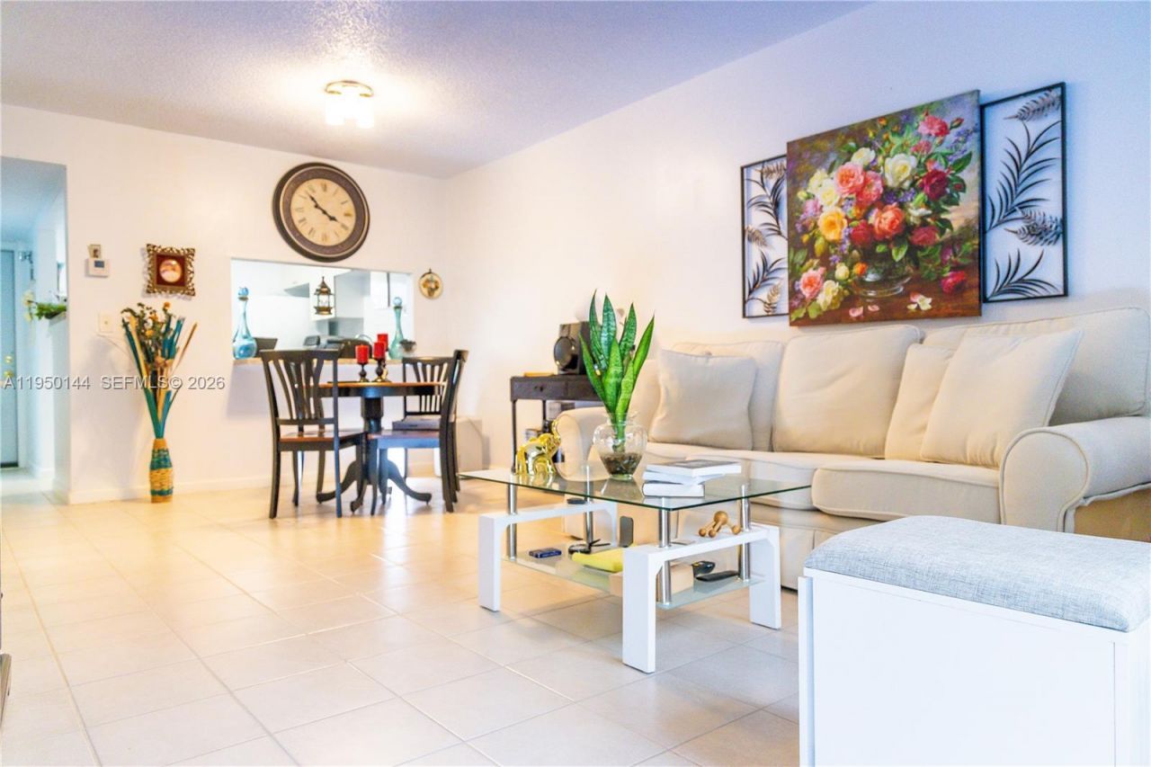 351 Cambridge Rd, Unit 107, Hollywood, FL 33024 Photo