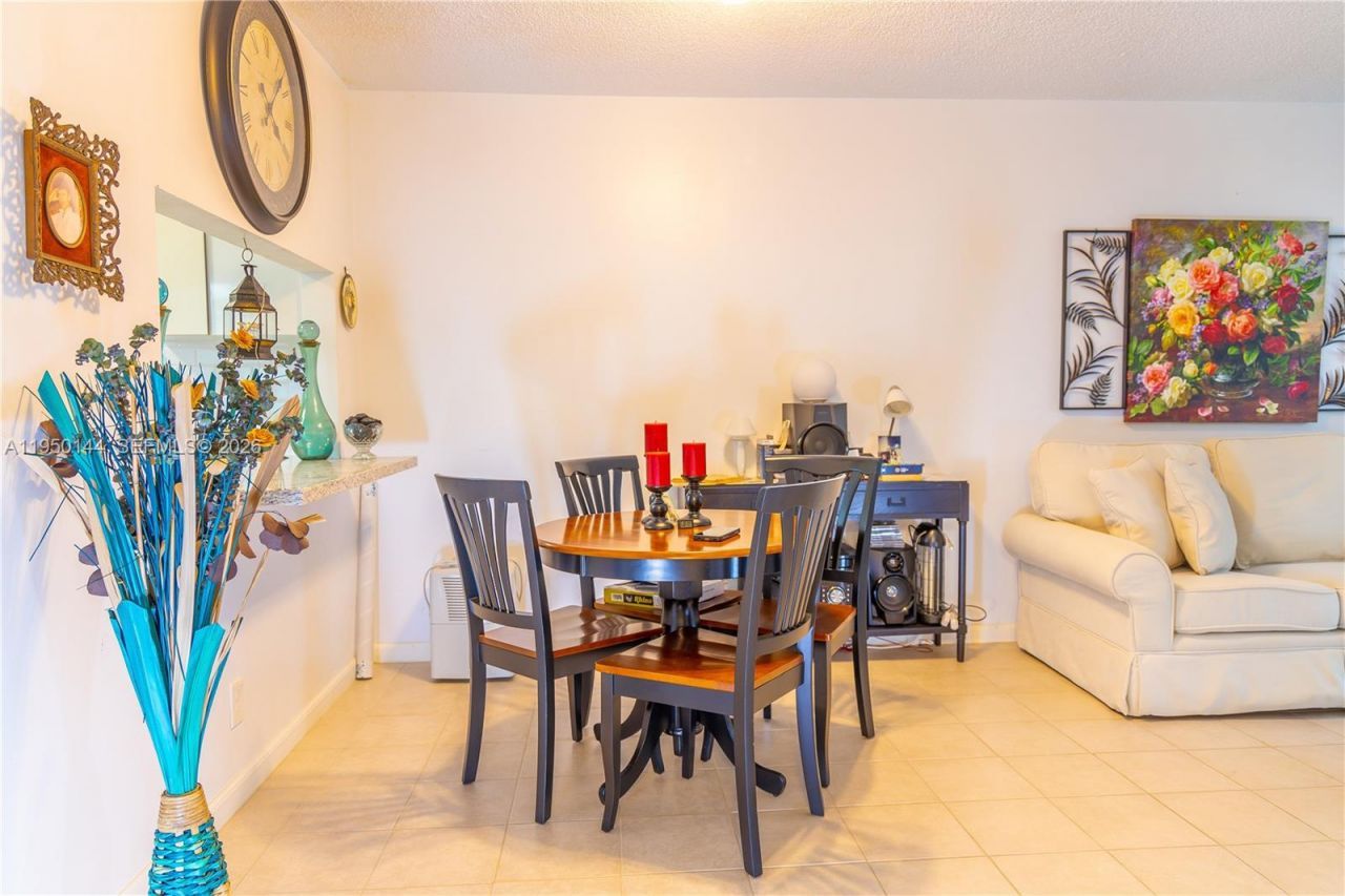 351 Cambridge Rd, Unit 107, Hollywood, FL 33024 Photo