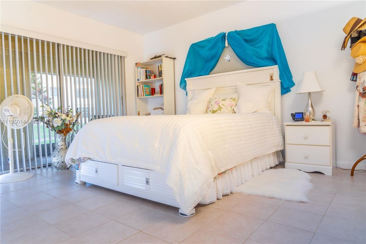 351 Cambridge Rd, Unit 107, Hollywood, FL 33024 Photo
