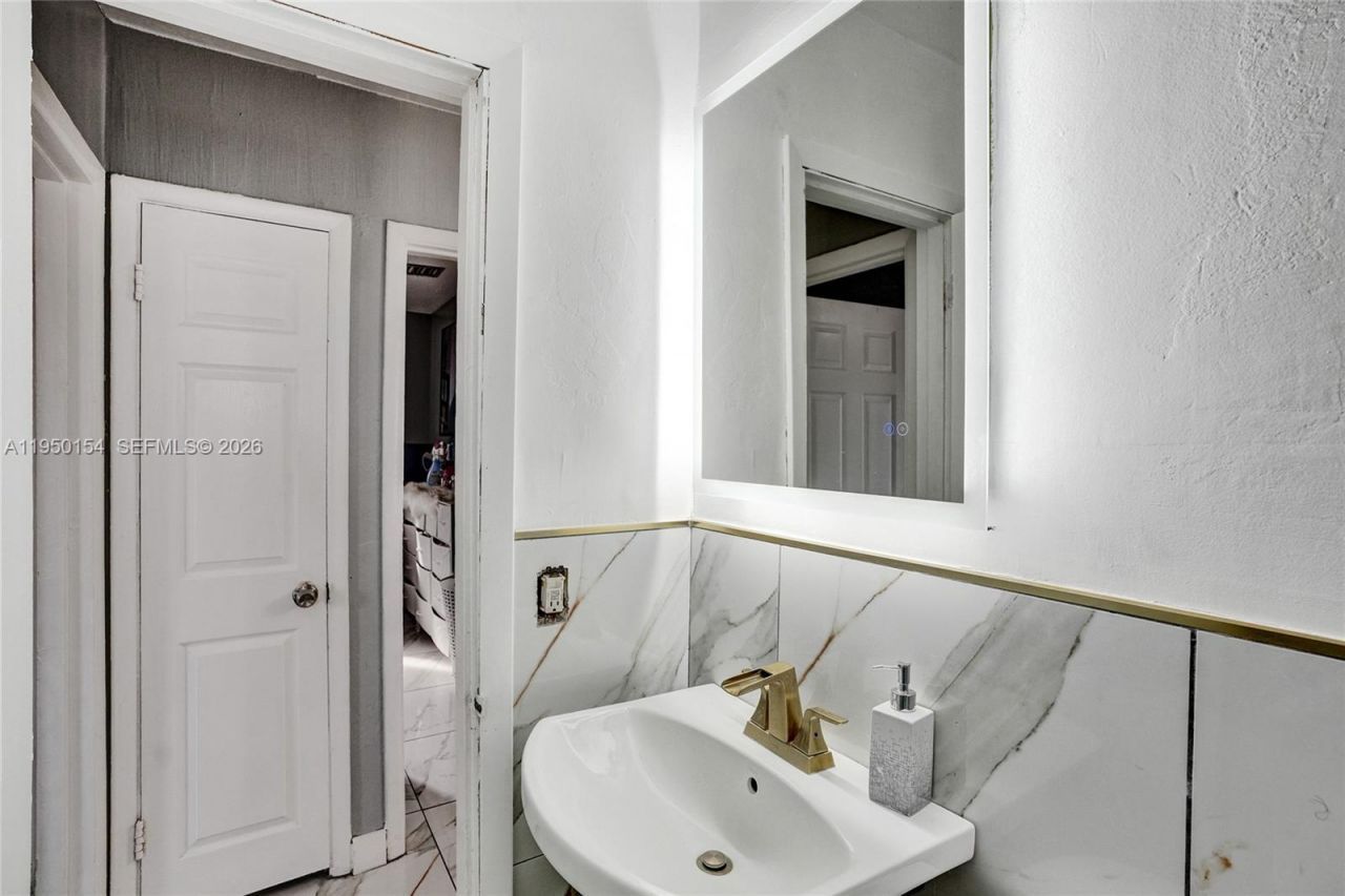 16001 NW 28th Pl, Miami Gardens, FL 33054 Photo