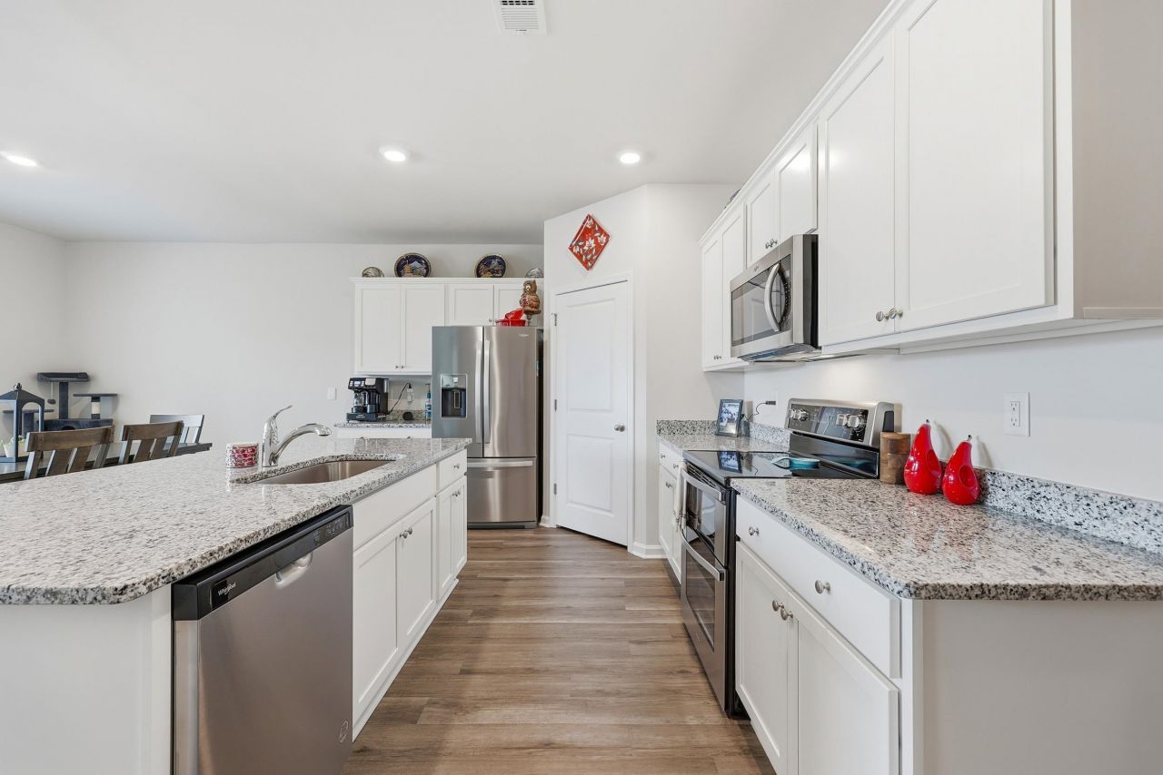 2521 Revolutionary Way Photo 10