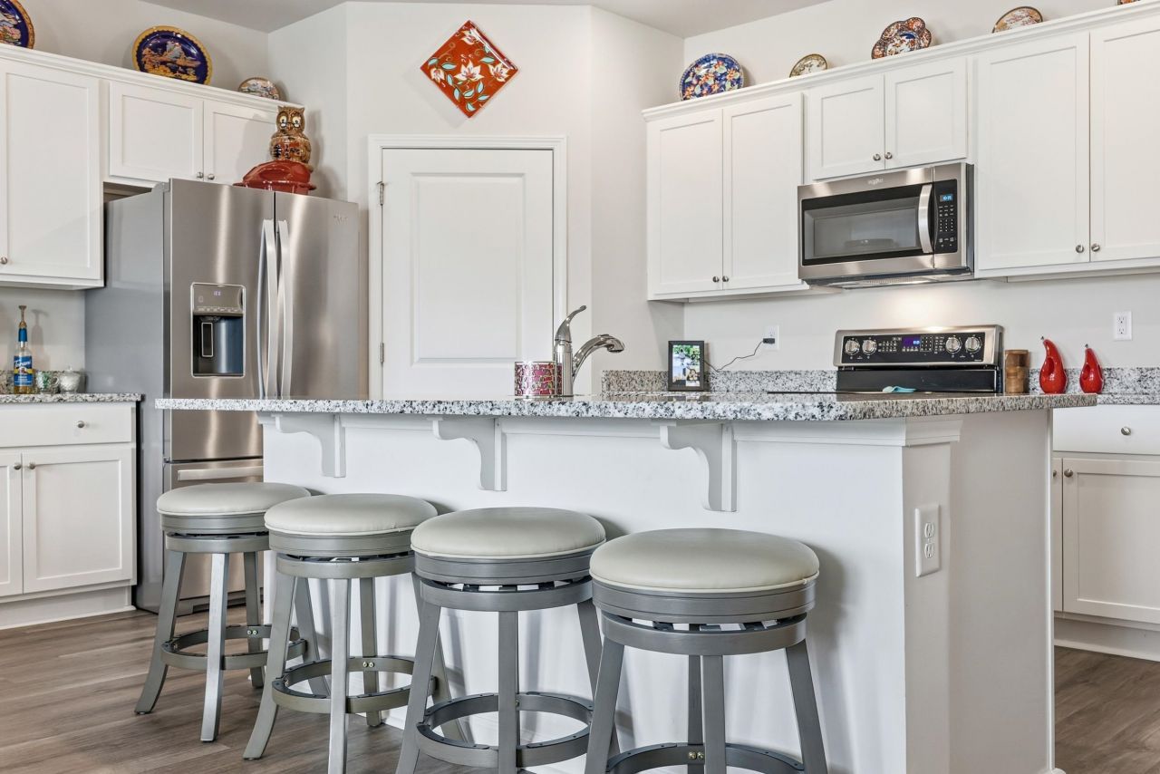 2521 Revolutionary Way Photo 12