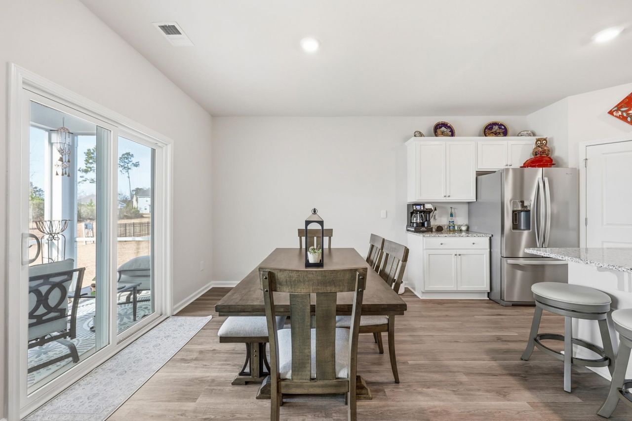 2521 Revolutionary Way Photo 13