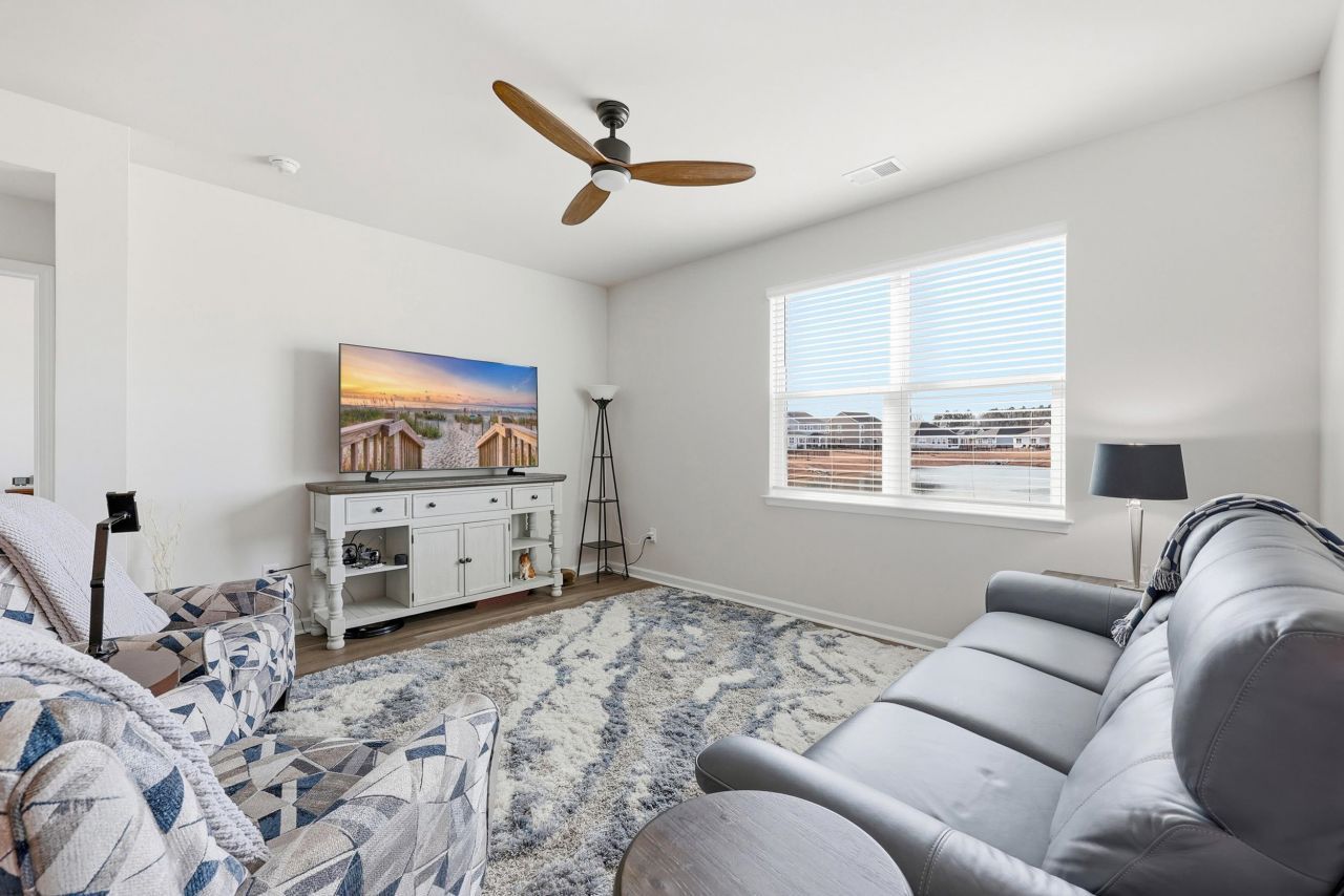 2521 Revolutionary Way Photo 14