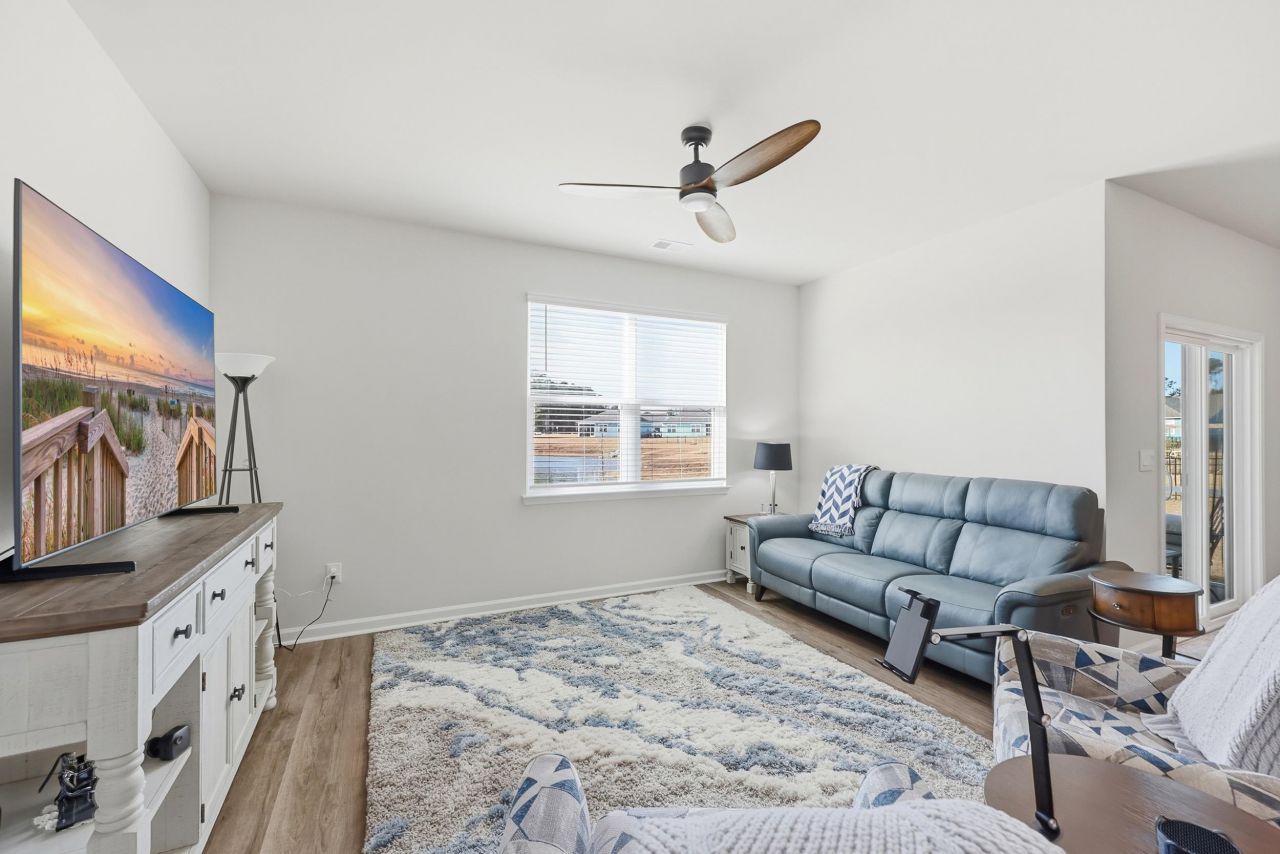 2521 Revolutionary Way Photo 15