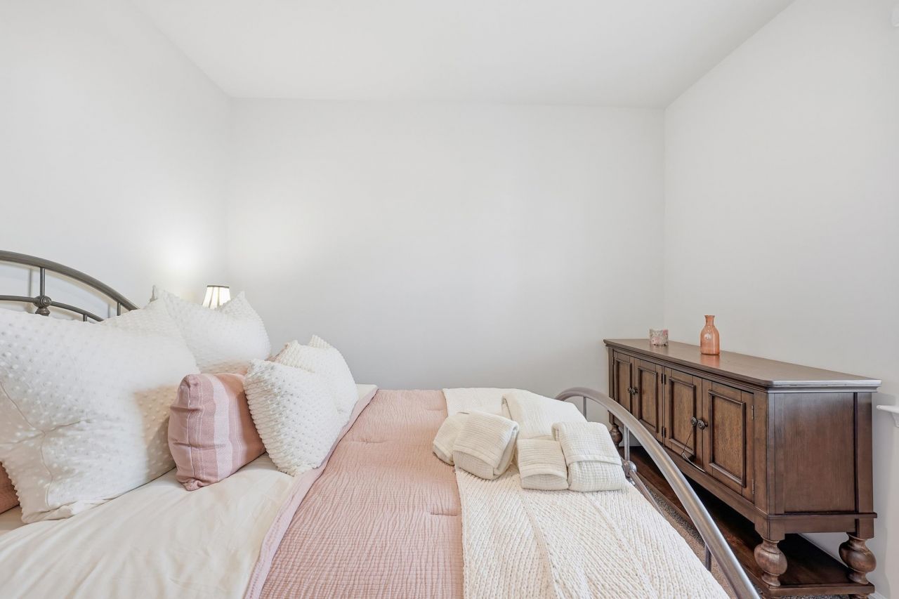 2521 Revolutionary Way Photo 16