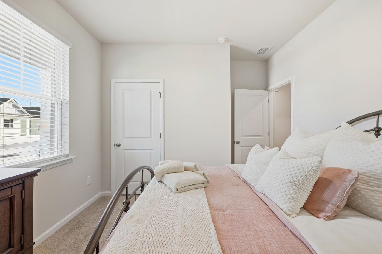 2521 Revolutionary Way Photo 17