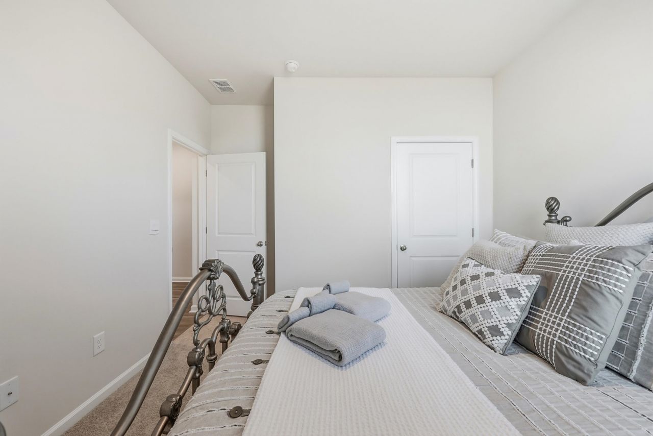 2521 Revolutionary Way Photo 19